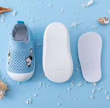 Load image into Gallery viewer, Panda Play Moccs