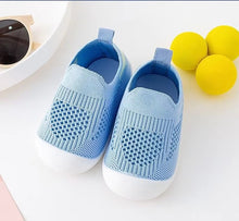 Load image into Gallery viewer, Breeze Walk Moccs