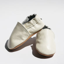 Load image into Gallery viewer, Heritage baby moccasins – Classic, soft, and durable handsewn leather shoes for pre-walkers, first walkers, and toddlers. Made with naturally breathable leather and flexible soft soles, these moccs offer comfort and style. Over time, little toe prints form in the soles, creating a beautiful memento of your baby's early steps.