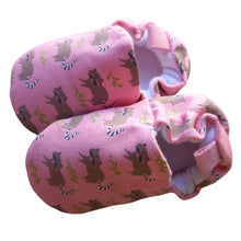 Load image into Gallery viewer, Baby Cotton Moccasins Hello Baby Moccs Racoons (pink) 12.5cm (12-18 months) 
