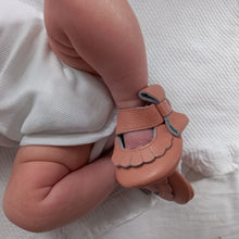 Load image into Gallery viewer, Florence Street Moccs – Soft leather moccasins for baby girls featuring a striking side bow and textured leather. Ideal for babies and pre-walkers, these moccs offer comfort, style, and gentle support for growing feet.