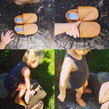 Load image into Gallery viewer, Heritage | The classic leather baby moccasin Hello Baby Moccs 
