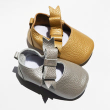 Load image into Gallery viewer, Sofia Bow Mocc Hello Baby Moccs 
