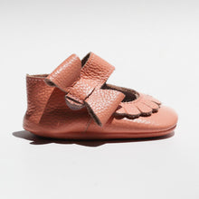 Load image into Gallery viewer, Florence Street Moccs – Soft leather moccasins for baby girls featuring a striking side bow and textured leather. Ideal for babies and pre-walkers, these moccs offer comfort, style, and gentle support for growing feet.
