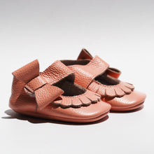 Load image into Gallery viewer, Florence Street Moccs – Soft leather moccasins for baby girls featuring a striking side bow and textured leather. Ideal for babies and pre-walkers, these moccs offer comfort, style, and gentle support for growing feet.
